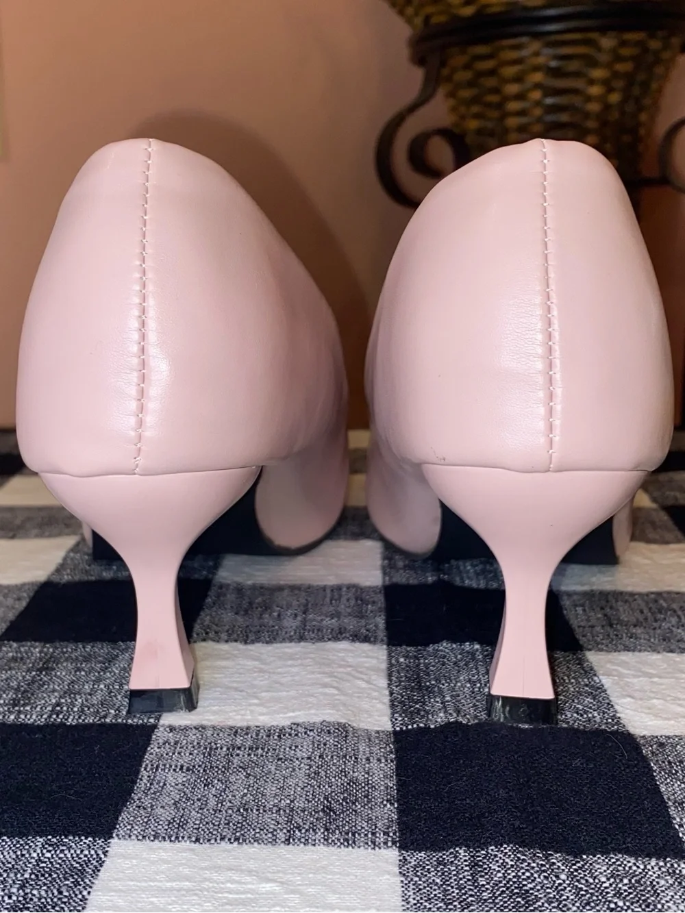 Unbranded Kitten Heel Pointed Toe Pump Vegan Leather Size 6-1/2M (37) Soft Pink
